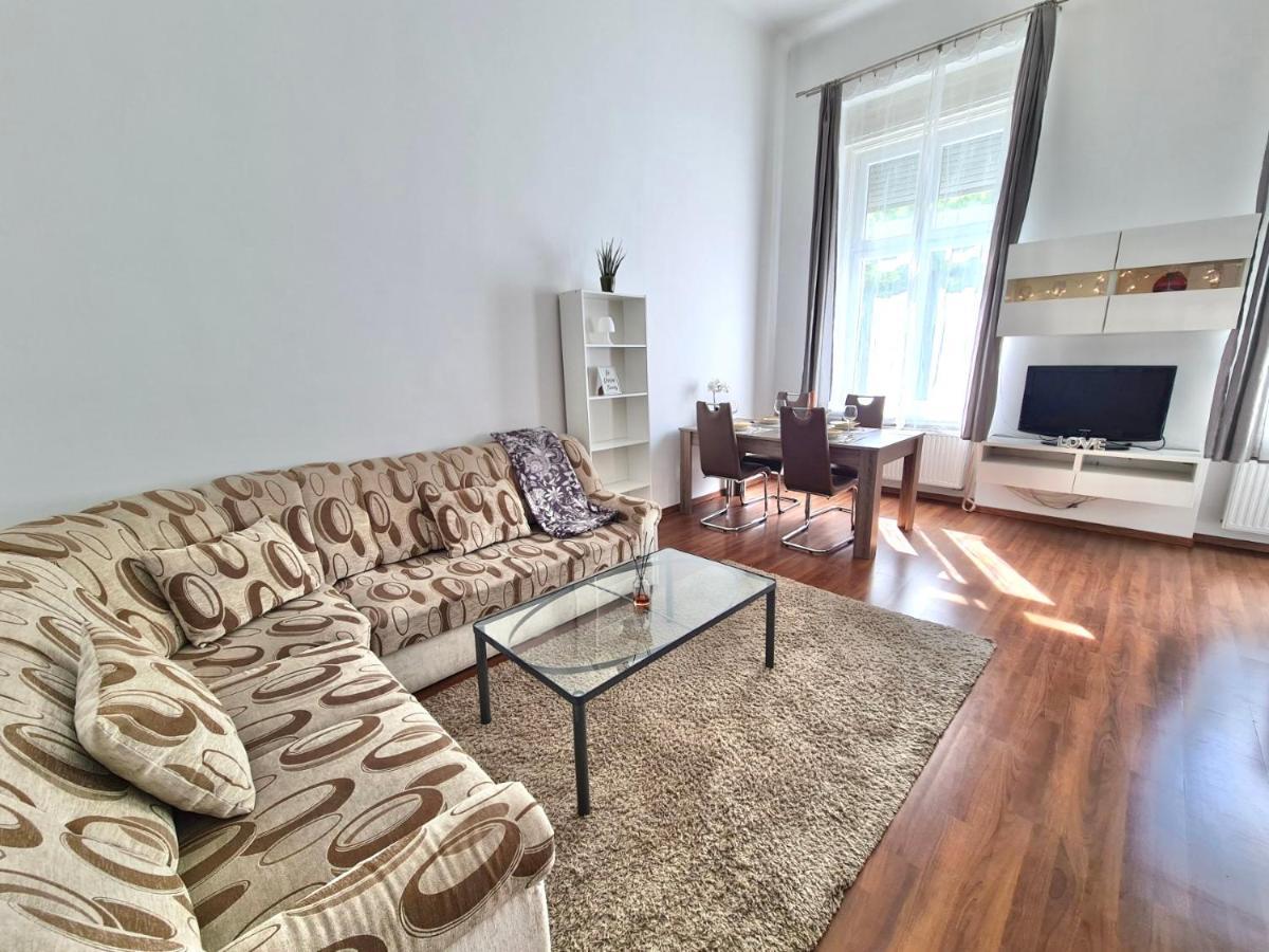 Ricky Apartment بودابست المظهر الخارجي الصورة